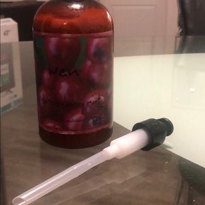 Wen Winter Cranberry Mint cleansing conditioner.
